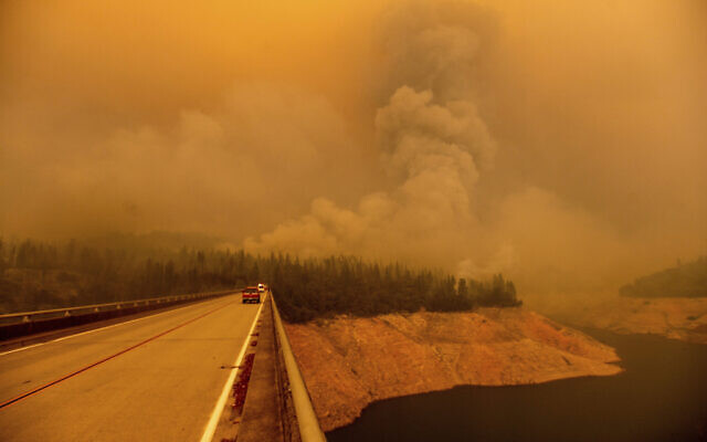 A plume rises from the Bear Fire as it burns along Lake Oroville on Sept. 9, 2020, in Butte County, California (AP Photo/Noah Berger)