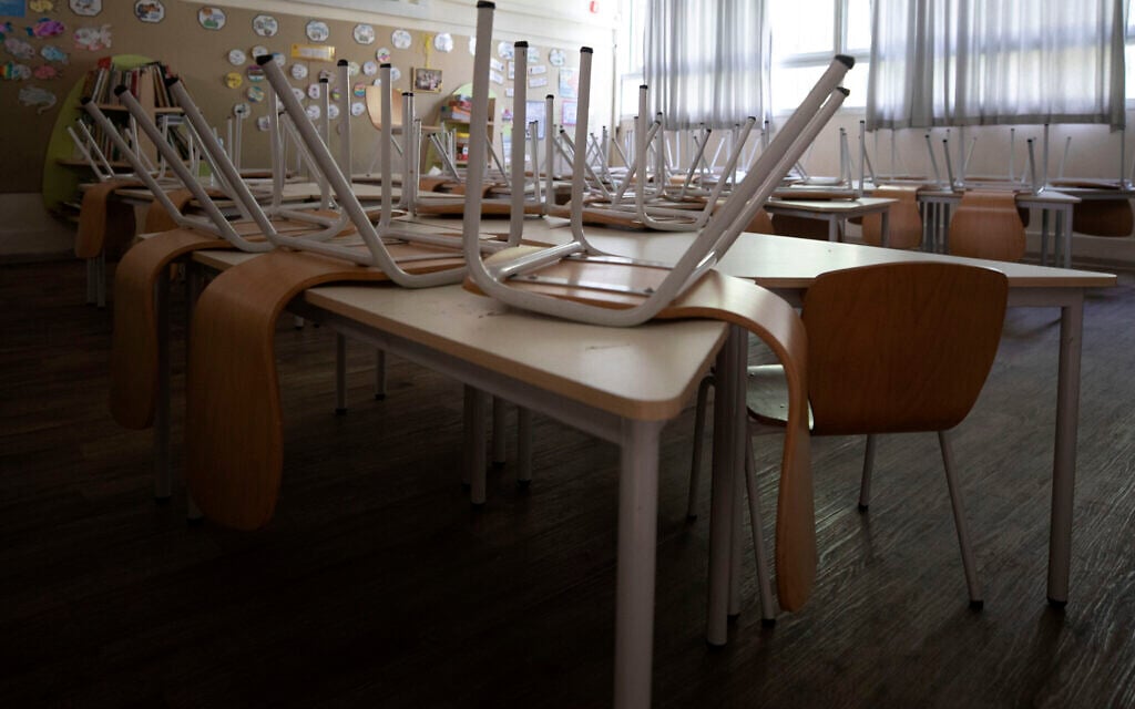 A classroom at an elementary school is empty after Israel closed schools ahead of a nationwide lockdown to halt the spread of the coronavirus in Tel Aviv, September 17, 2020. (AP Photo/Sebastian Scheiner) A classroom at an elementary school is empty after Israel closed schools ahead of a nationwide lockdown to halt the spread of the coronavirus in Tel Aviv, September 17, 2020. (AP Photo/Sebastian Scheiner)