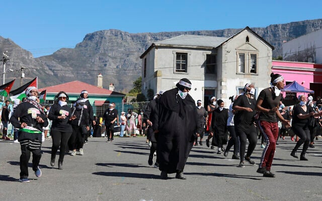 People dance to Jerusalema in Cape Town, South Africa, Sept. 24, 2020 (AP Photo/Nardus Engelbrecht) People dance to Jerusalema in Cape Town, South Africa, Sept. 24, 2020 (AP Photo/Nardus Engelbrecht)