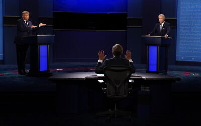 Moderator Chris Wallace of Fox News, center, gesturing during the first presidential debate between US President Donald Trump, left, and Democratic presidential candidate former US Vice President Joe Biden, right, September 29, 2020, at Case Western University and Cleveland Clinic, in Cleveland, Ohio. (AP/Patrick Semansky)