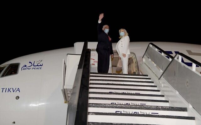 Prime Minister Benjamin Netanyahu and his wife Sara board the plane to Washington, DC, late on September 13, 2020, to sign normalization agreements at a White House ceremony with the United Arab Emirates and Bahrain. (Avi Ohayon / GPO) Prime Minister Benjamin Netanyahu and his wife Sara board the plane to Washington, DC, late on September 13, 2020, to sign normalization agreements at a White House ceremony with the United Arab Emirates and Bahrain. (Avi Ohayon / GPO)