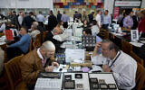 Illustrative: People trade during the International Diamond Week at the Israel Diamond Exchange center in Ramat Gan, Feburary 10, 2015 (Yonatan Sindel/Flash90)
