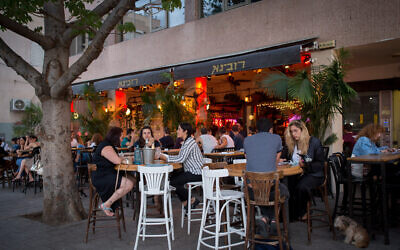Israelis enjoy sitting at a bar in Tel Aviv on June 9, 2020. (Miriam Alster/Flash90)