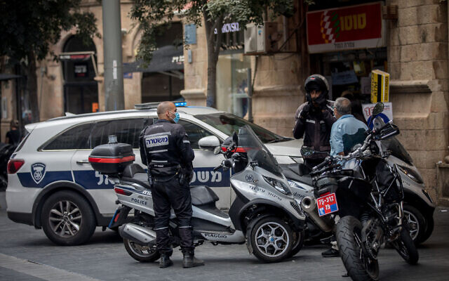 Police officers on Jaffa Street in Jerusalem on August 10, 2020. (Yonatan Sindel/Flash90) Police officers on Jaffa Street in Jerusalem on August 10, 2020. (Yonatan Sindel/Flash90)