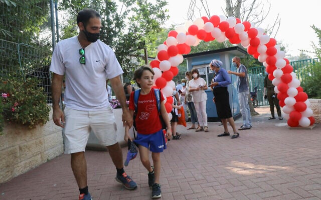 Israeli kids arrive for the start of the new school year in Jerusalem, September 1, 2020(Yossi Zamir/Flash90) Israeli kids arrive for the start of the new school year in Jerusalem, September 1, 2020(Yossi Zamir/Flash90)