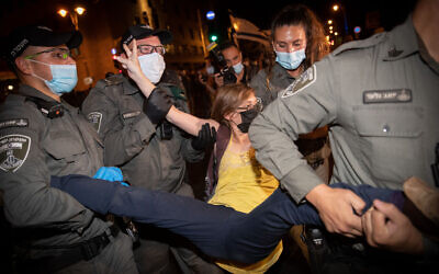 Police drag away a protester during a rally calling for Prime Minister Benjamin Netanyahu's resignation, outside his official residence in Jerusalem on September 5, 2020 (Yonatan Sindel/Flash90)