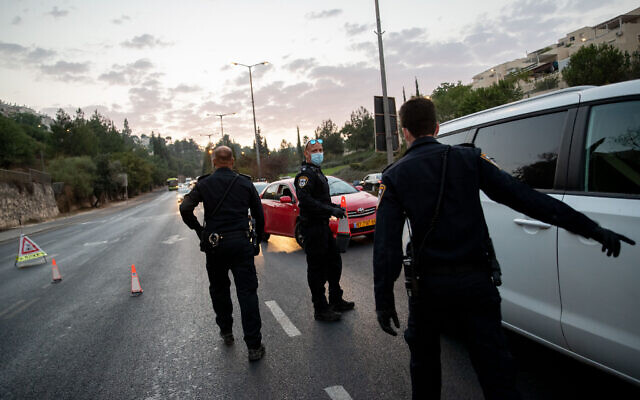 Police at the entrance to the neighborhood of Ramot in Jerusalem on September 9, 2020. (Yonatan Sindel/Flash90) Police at the entrance to the neighborhood of Ramot in Jerusalem on September 9, 2020. (Yonatan Sindel/Flash90)