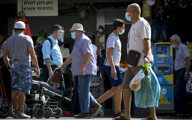 Israelis shop for groceries at the Mahane Yehuda market in Jerusalem on September 14, 2020.(Olivier Fitoussi/Flash90) Israelis shop for groceries at the Mahane Yehuda market in Jerusalem on September 14, 2020.(Olivier Fitoussi/Flash90)