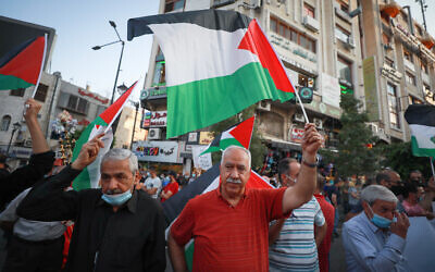 Palestinians protest against the peace agreement between Israel and the United Arab Emirates, in the West Bank city of Ramallah, 15 September 2020. (Flash90)