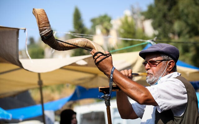 An Israeli man blows a shofar at the market in the northern city of Safed on September 16, 2020. (David Cohen/Flash90) An Israeli man blows a shofar at the market in the northern city of Safed on September 16, 2020. (David Cohen/Flash90)