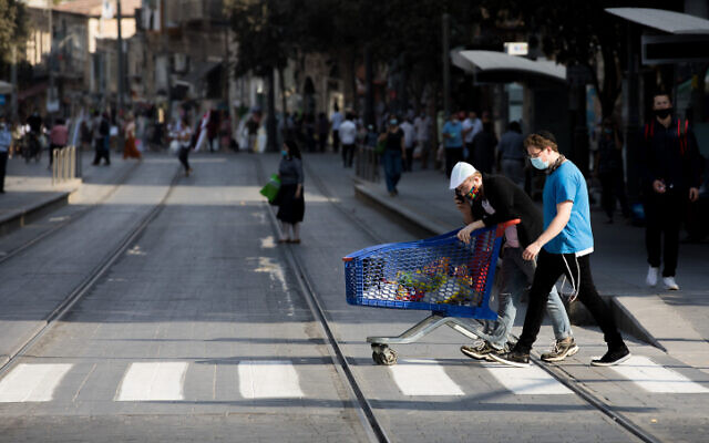 People with face masks on Jaffa street in Jerusalem on September 17, 2020 (Nati Shohat/Flash90)