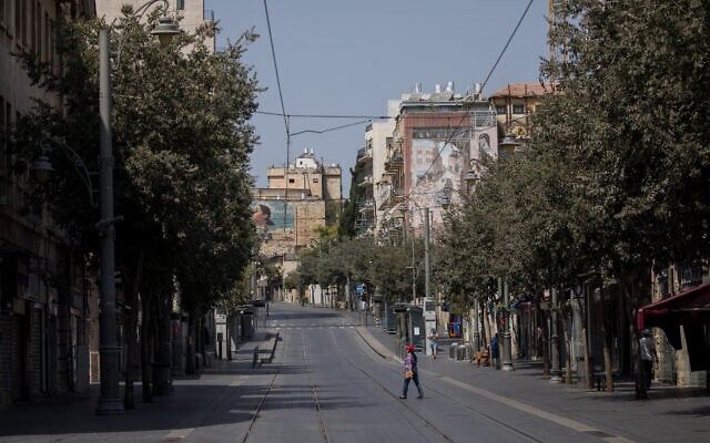 A view of a nearly deserted Jaffa Street in Jerusalem on September 19, 2020, during a nationwide coronavirus lockdown. (Yonatan Sindel/Flash90)
