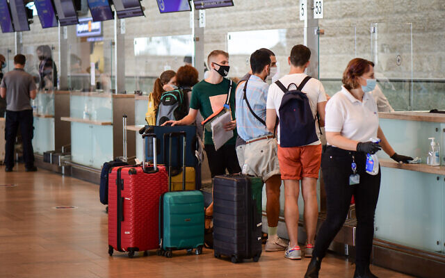 Passengers at the Ben Gurion International Airport on September 24, 2020. (Avshalom Sassoni/Flash90) Passengers at the Ben Gurion International Airport on September 24, 2020. (Avshalom Sassoni/Flash90)