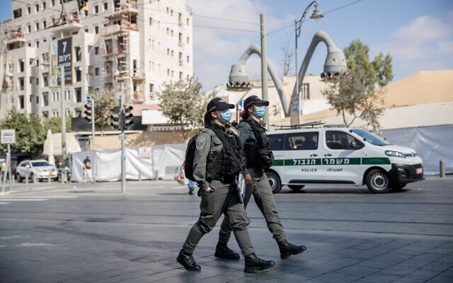 Police patrol outside the Mahane Yehuda Market in Jerusalem on September 25, 2020 (Yonatan Sindel/Flash90) Police patrol outside the Mahane Yehuda Market in Jerusalem on September 25, 2020 (Yonatan Sindel/Flash90)