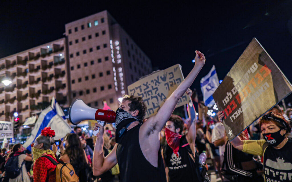 Israelis protest against Prime Minister Benjamin Netanyahu in Jerusalem on September 26, 2020. (Yonatan Sindel/ Flash90) Israelis protest against Prime Minister Benjamin Netanyahu in Jerusalem on September 26, 2020. (Yonatan Sindel/ Flash90)
