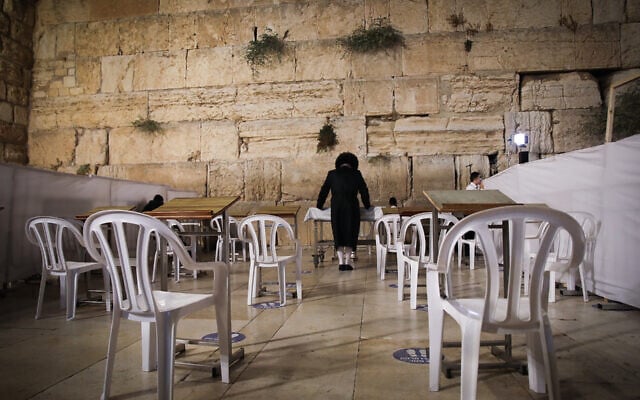Jewish men pray for forgiveness (selichot), at the Western Wall, in Jerusalem's Old City on September 26, 2020. (Yonatan Sindel/Flash90) Jewish men pray for forgiveness (selichot), at the Western Wall, in Jerusalem's Old City on September 26, 2020. (Yonatan Sindel/Flash90)