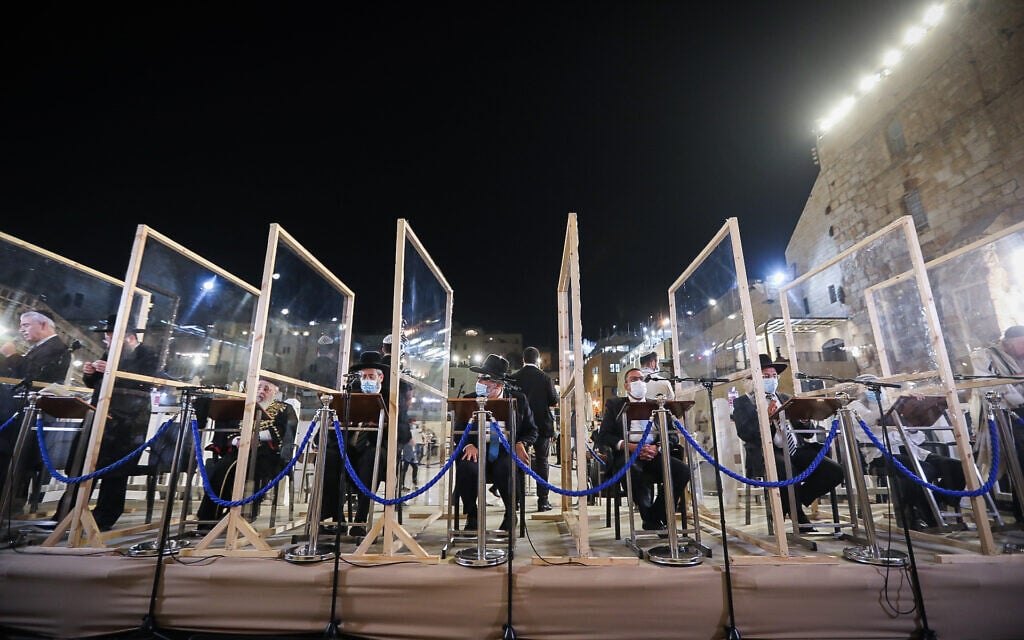 Jewish men pray for forgivness (Selichot), at the Western Wall, in Jerusalem's Old City on September 26, 2020. (Yonatan Sindel/Flash90)