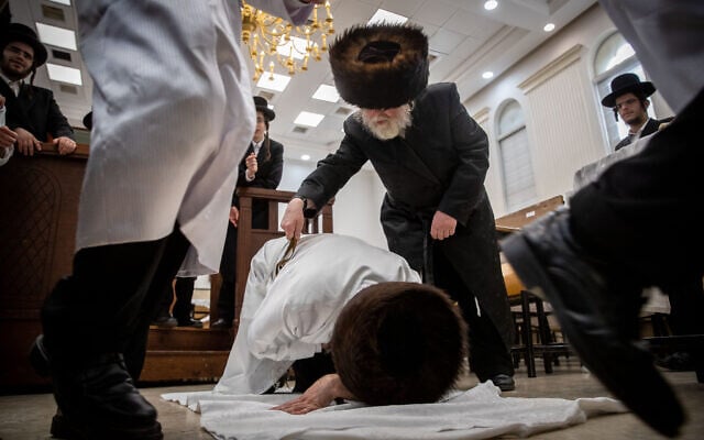 An ultra Orthodox Jewish man of the Zvhil (Hasidic dynasty) "whips" another with a leather belt as a symbolic punishment for his sins during the traditional "Malkot" ceremony, a few hours before the start of Yom Kippur, the Jewish holy day of Atonement, in a synagogue in the ultra orthodox neighborhoods of Mea Shearim, Jerusalem, September 27, 2020. (Yonatan Sindel/Flash90) An ultra Orthodox Jewish man of the Zvhil (Hasidic dynasty) "whips" another with a leather belt as a symbolic punishment for his sins during the traditional "Malkot" ceremony, a few hours before the start of Yom Kippur, the Jewish holy day of Atonement, in a synagogue in the ultra orthodox neighborhoods of Mea Shearim, Jerusalem, September 27, 2020. (Yonatan Sindel/Flash90)