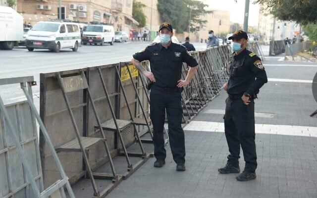 Police next to barriers near the Prime Minister's Residence, Jerusalem, August 29, 2020 (Israel Police) Police next to barriers near the Prime Minister's Residence, Jerusalem, August 29, 2020 (Israel Police)