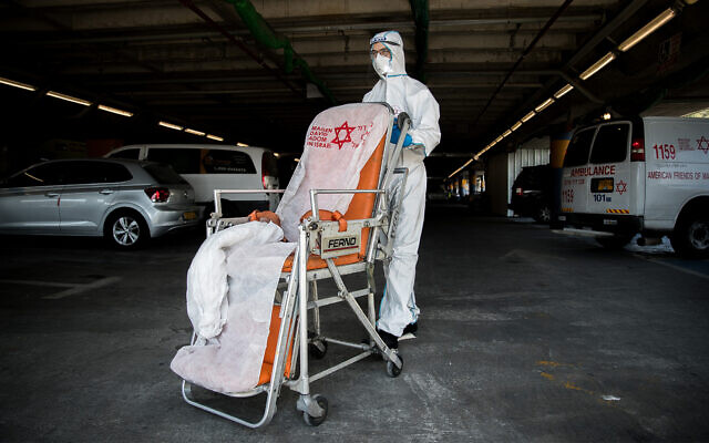 A Magen David Adom worker wearing protective clothing outside the coronavirus unit at Shaare Zedek hospital in Jerusalem on September 24, 2020. (Yonatan Sindel/Flash90)