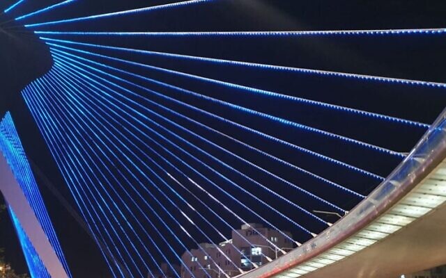 The renovated Chords Bridge at Jerusalem's entrance lights up, September 17, 2020 (Jerusalem Municipality) The renovated Chords Bridge at Jerusalem's entrance lights up, September 17, 2020 (Jerusalem Municipality)