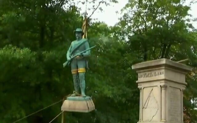 The removal of a bronze figure of a Confederate soldier known as “At Ready” in Charlottesville, Virginia, September 13, 2020. (Screengrab: The National Desk via Facebook) The removal of a bronze figure of a Confederate soldier known as “At Ready” in Charlottesville, Virginia, September 13, 2020. (Screengrab: The National Desk via Facebook)
