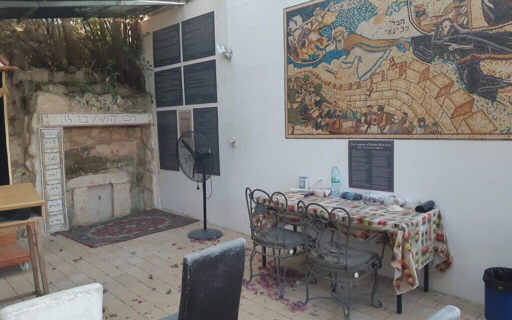 The mural created by Avi Katz for Mitch Pilcer's Tzippori home and the restored gravesite of Rabbi Yehoshua Ben Levi, the Ribal (Courtesy Avi Katz)