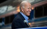 Supporters listen as Democratic presidential candidate Joe Biden ends his speech at the Pittsburgh train station in Pittsburgh, Pennsylvania, on September 30, 2020, during a train campaign tour (ROBERTO SCHMIDT / AFP)
