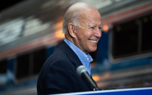 Supporters listen as Democratic presidential candidate Joe Biden ends his speech at the Pittsburgh train station in Pittsburgh, Pennsylvania, on September 30, 2020, during a train campaign tour (ROBERTO SCHMIDT / AFP) Supporters listen as Democratic presidential candidate Joe Biden ends his speech at the Pittsburgh train station in Pittsburgh, Pennsylvania, on September 30, 2020, during a train campaign tour (ROBERTO SCHMIDT / AFP)