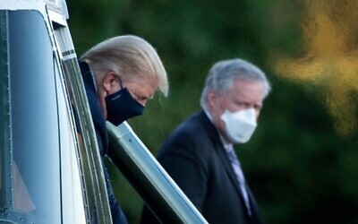 White House Chief of Staff Mark Meadows (R) watches as US President Donald Trump walks off Marine One while arriving at Walter Reed Medical Center in Bethesda, Maryland, on October 2, 2020 (Brendan Smialowski / AFP)