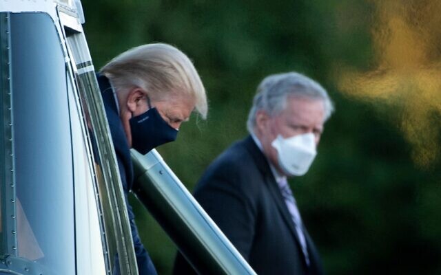 White House Chief of Staff Mark Meadows (R) watches as US President Donald Trump walks off Marine One while arriving at Walter Reed Medical Center in Bethesda, Maryland, on October 2, 2020 (Brendan Smialowski / AFP) White House Chief of Staff Mark Meadows (R) watches as US President Donald Trump walks off Marine One while arriving at Walter Reed Medical Center in Bethesda, Maryland, on October 2, 2020 (Brendan Smialowski / AFP)