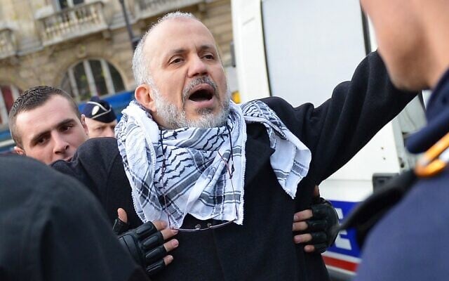 In this file photo taken on December 29, 2012, President of the Cheikh Yassine collective Abdelhakim Sefrioui (C) is checked while being arrested by French anti-riot gendarmes after an unauthorized pro-Palestinian protest in Paris (Miguel MEDINA / AFP) In this file photo taken on December 29, 2012, President of the Cheikh Yassine collective Abdelhakim Sefrioui (C) is checked while being arrested by French anti-riot gendarmes after an unauthorized pro-Palestinian protest in Paris (Miguel MEDINA / AFP)