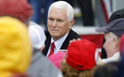 US Vice President Mike Pence greets supporters after his "Make America Great Again!" campaign event at Oakland County International Airport in Waterford, Michigan, on October 22, 2020. (JEFF KOWALSKY / AFP)