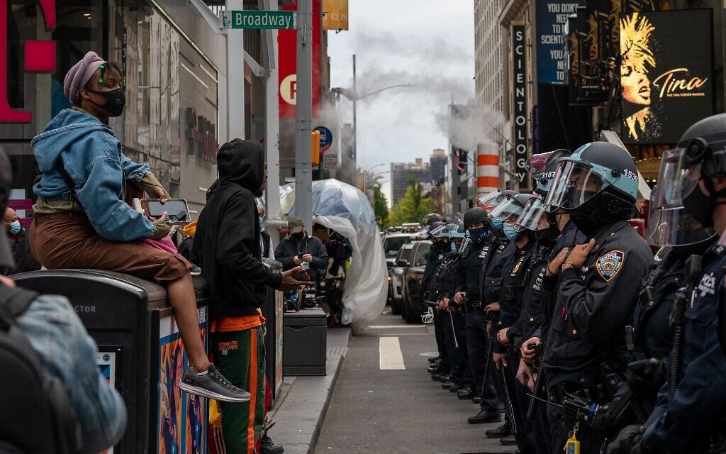 Officers create a physical barrier to keep Trump supporters and Trump protesters separated at a march and rally for President Donald Trump at Times Square on October 25, 2020 in New York City. (David Dee Delgado/Getty Images/AFP)