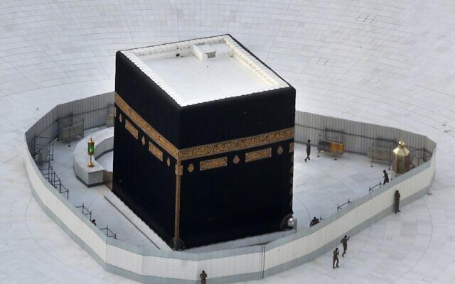Saudi policemen guard the the Kaaba, the cubic building at the Grand Mosque, in the Muslim holy city of Mecca, Saudi Arabia, March 6, 2020. (Amr Nabil/AP) Saudi policemen guard the the Kaaba, the cubic building at the Grand Mosque, in the Muslim holy city of Mecca, Saudi Arabia, March 6, 2020. (Amr Nabil/AP)