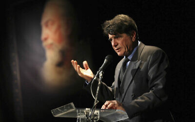 Legendary Iranian singer Mohammad Reza Shajarian delivers a speech at a ceremony commemorating the late musician Parviz Meshkatian in Tehran, Iran, November 11, 2009. (AP Photo/Fars News Agency, Ali Shaigan, File)