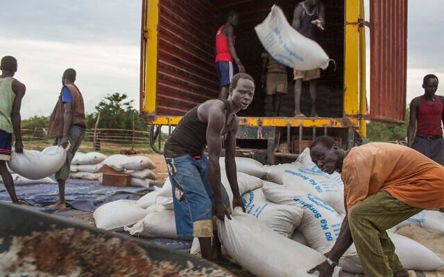 Workers offload sacks of cereals from the United Nations World Food Program (WFP) off a truck in Minkaman, South Sudan, June 26, 2014 (AP Photo/Matthew Abbott) Workers offload sacks of cereals from the United Nations World Food Program (WFP) off a truck in Minkaman, South Sudan, June 26, 2014 (AP Photo/Matthew Abbott)
