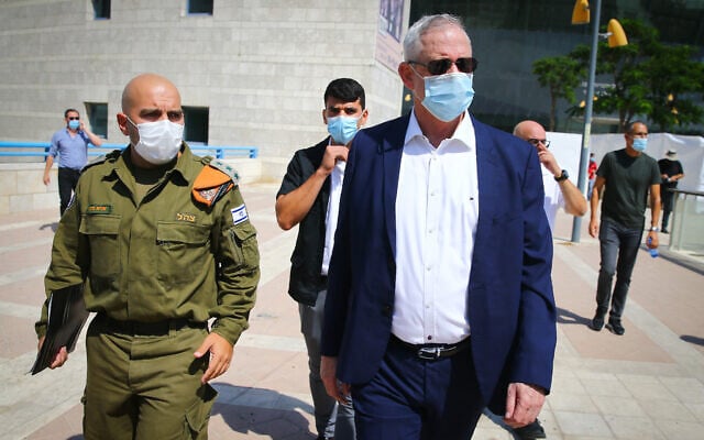 Defense Minister Benny Gantz speaks to IDF Home Front Command soldiers during a visit in the southern Israeli city of Ashdod. September 14, 2020. (FLASH90) Defense Minister Benny Gantz speaks to IDF Home Front Command soldiers during a visit in the southern Israeli city of Ashdod. September 14, 2020. (FLASH90)