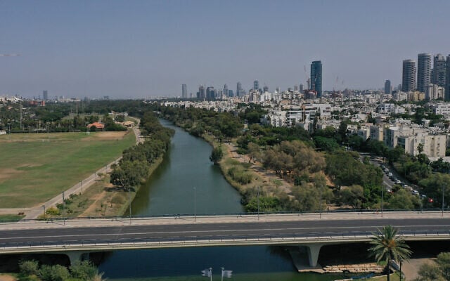 The empty Park HaYarkon in Tel Aviv, on September 20, 2020. Israel has seen a spike of new COVID-19 cases bringing the authorities to reimpose a nationwide lockdown which began on Friday and will last at least three weeks. (Menachem Lederman/Flash90) The empty Park HaYarkon in Tel Aviv, on September 20, 2020. Israel has seen a spike of new COVID-19 cases bringing the authorities to reimpose a nationwide lockdown which began on Friday and will last at least three weeks. (Menachem Lederman/Flash90)