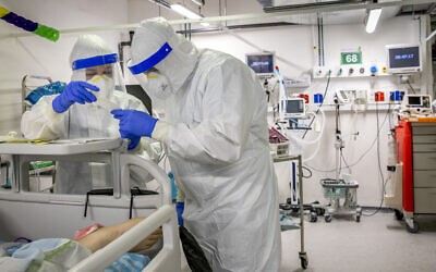 Medical team members work in the coronavirus ward of Beilinson Hospital in Petah Tikva on October 4, 2020. (Yossi Aloni/Flash90)