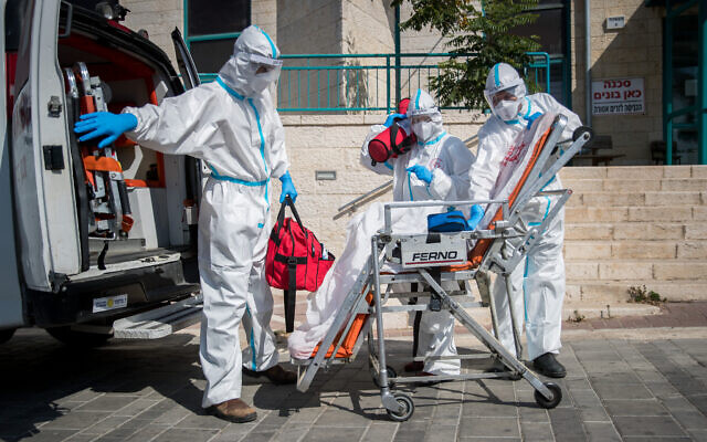 Magen David Adom workers outside a nursing home in Jerusalem on October 12, 2020 (Yonatan Sindel/Flash90) Magen David Adom workers outside a nursing home in Jerusalem on October 12, 2020 (Yonatan Sindel/Flash90)