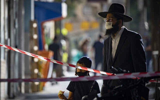People wearing face masks walk in downtown Jerusalem on October 15, 2020, during a nationwide lockdown. ( Olivier Fitoussi/Flash90) People wearing face masks walk in downtown Jerusalem on October 15, 2020, during a nationwide lockdown. ( Olivier Fitoussi/Flash90)