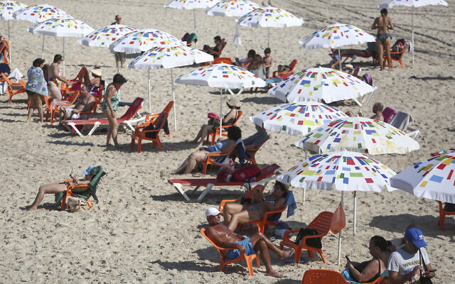 Israelis on the beach in Tel Aviv on October 18, 2020, as lockdown restrictions were eased. (Miriam Alster/FLASH90) Israelis on the beach in Tel Aviv on October 18, 2020, as lockdown restrictions were eased. (Miriam Alster/FLASH90)