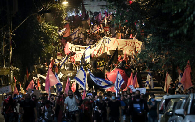 Protests against Prime Minister Benjamin Netanyahu near his official residence in Jerusalem, on October 24, 2020 (Yonatan Sindel/Flash90)