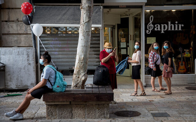People walk in downtown Jerusalem on October 28, 2020. (Nati Shohat/Flash90)