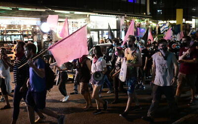 Protesters march against Prime Minister Benjamin Netanyahu in Tel Aviv on October 29, 2020. (Tomer Neuberg/Flash90)