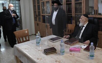 President Reuven Rivlin  (L) makes a visit to the home of Rabbi Shalom Cohen (R) on October 1, 2020 (Koby Gideon/ GPO)