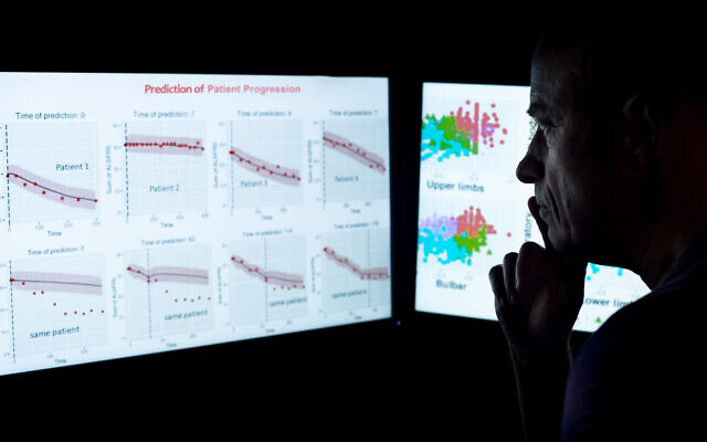Prof. Boaz Lerner of Ben-Gurion University and the software being developed by Panacea (Dani Machlis) Prof. Boaz Lerner of Ben-Gurion University and the software being developed by Panacea (Dani Machlis)