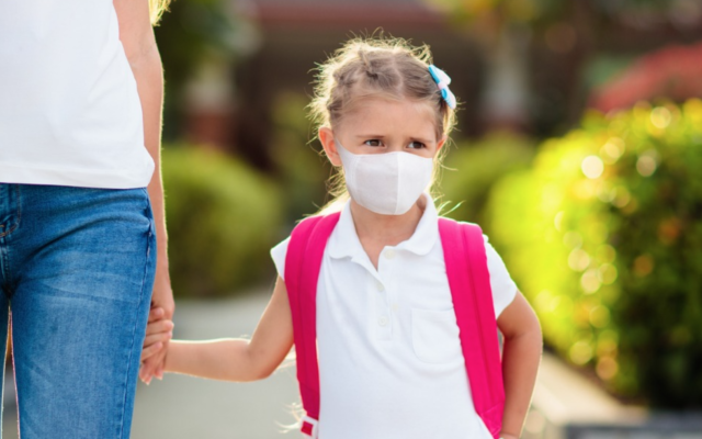 A girl heading to school during the pandemic (FamVeld via iStock by Getty Images)