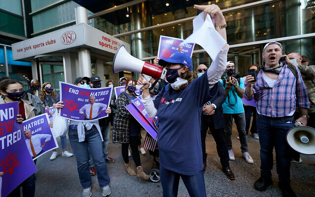 Protesters gather on the sidewalk outside the the offices of New York Gov. Andrew Cuomo, in New York City, October 15, 2020. (AP Photo/Kathy Willens) Protesters gather on the sidewalk outside the the offices of New York Gov. Andrew Cuomo, in New York City, October 15, 2020. (AP Photo/Kathy Willens)